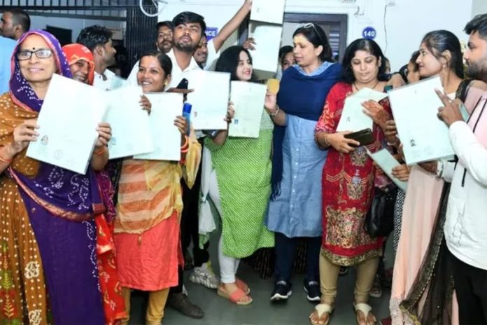 Gujarat: 18 Hindu refugees from Pakistan get citizenship during camp in Ahmedabad