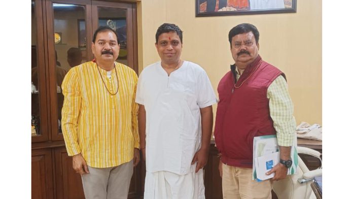 Dr Acharya Balkrishna, Patanjali CEO along with Dr. Sushil Kumar Upadhyay, ex- Deputy Director NMPB, Ministry of AYUSH and Dr Nirmal Kumar Avasthi during a programme on Saturday.