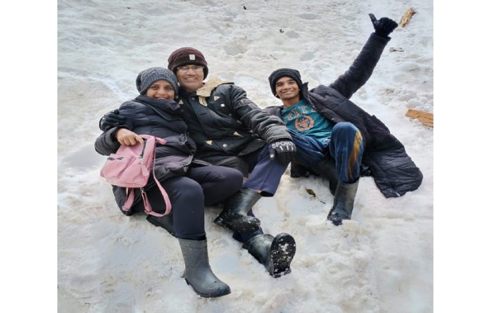 Tourists from Mumbai enjoy snow at Chattar Gala, Bhaderwah. — Excelsior/Tilak Raj