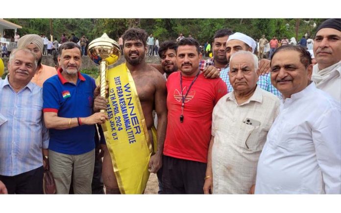 Dera Baba Banda Bahadur Prabandhak Committee members posing along with the winner at Reasi on Saturday.