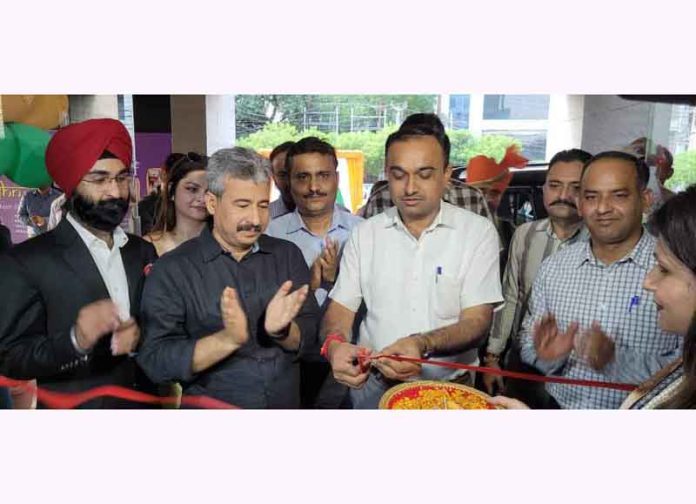 Div Com Jammu Ramesh Kumar inaugurating Jashn-e-Hunar.