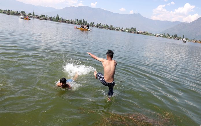 Temp Rises At Most Places Amid Forecast Cloudy Weather, Rains In J&K