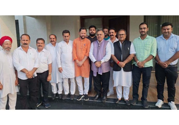 BJP national general secretary, Tarun Chugh with party leaders posing for a group photograph. -Excelsior/Pardeep