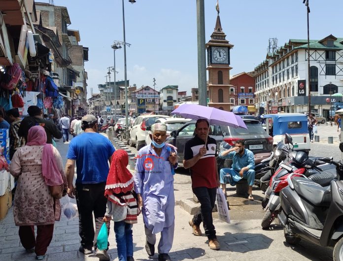 Heatwave Grips Kashmir, Srinagar Hotter Than Kolkata On Tuesday