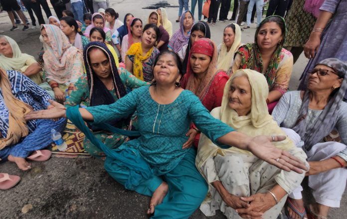 Family members of a youth who died due to alleged police excesses protesting in Jammu on Monday. —Excelsior/Rakesh