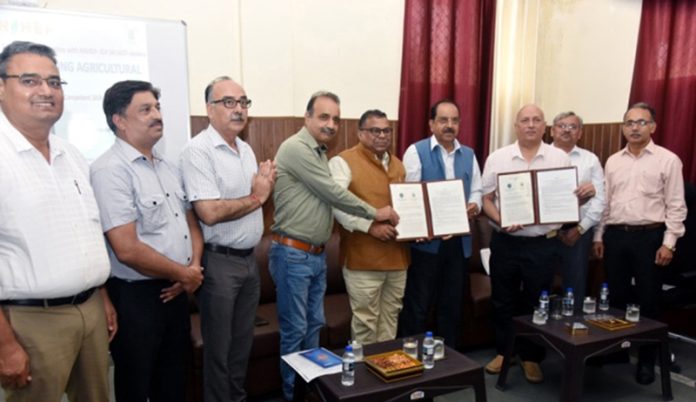 VC of SKUAST-Jammu and Director ICAR New Delhi displaying copies of MoU.