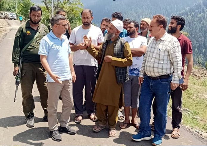 DC Bandipora Shakeel-ul-Rehman during visit to Wevan area.