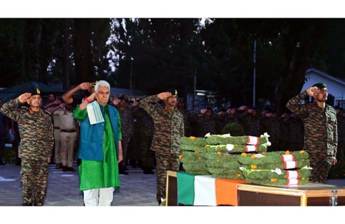 Lt Governor Manoj Sinha paying homage to Naik Dilwar Khan in Kupwara on Wednesday.