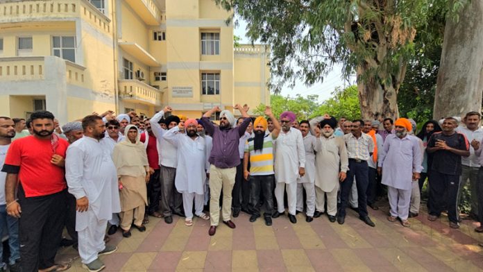 Residents of border villages protesting at JPDCL office.