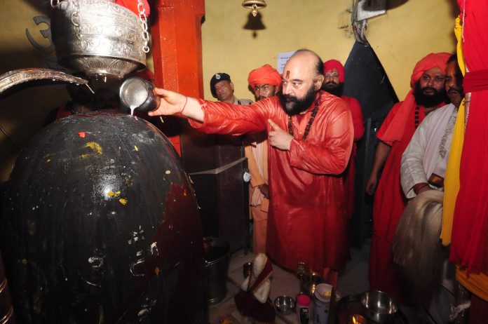 Chhari Mubarak Taken To Shankaracharya Temple In Srinagar