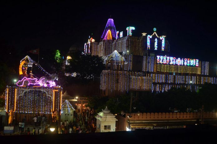 MATHURA, AUG 25 :- Sri Krishna Janambhoomi temple illuminated on the eve of Sri Krishna Janamshtami festival, in Mathura on Saturday night. UNI 