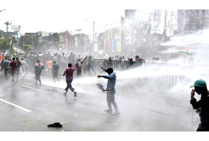 Police uses water cannons during Chhatra Samaj protest march to the state secretariat Nabanna demanding West Bengal Chief Minister Mamata Banerjee’s resignation over the rape and murder of a doctor, in Kolkata on Tuesday.(UNI)