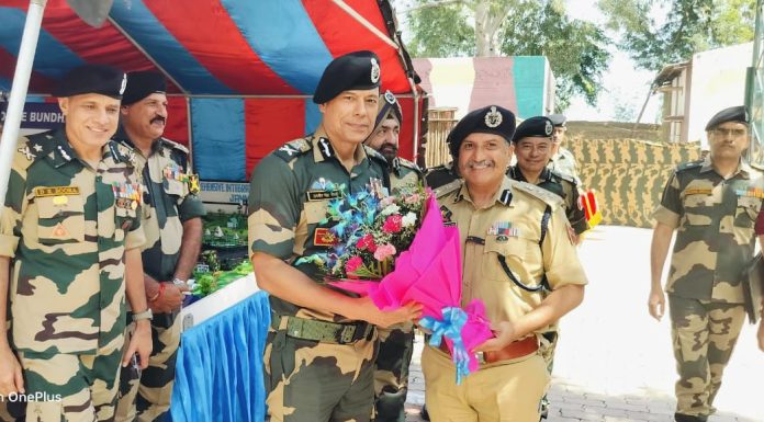 BSF DG Visits Forward Areas Along IB In J&K, Reviews Security