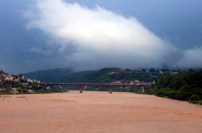 A mesmerizing view of Jammu taken from Tawi bridge. -Excelsior/Rakesh