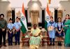 Students of IDPS posing along with President Droupadi Murmu at Rashtrapati Bhawan.