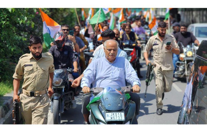 Ashok Koul leading a Tiranga Rally in Srinagar on Monday.