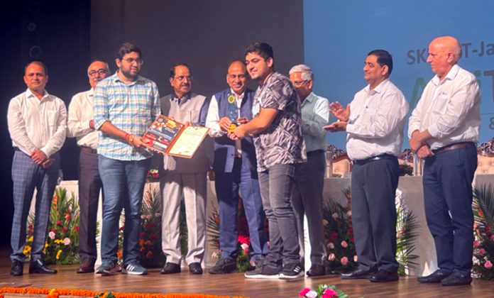 SMVDU team receiving prize during a function at Baba Jitto Auditorium.