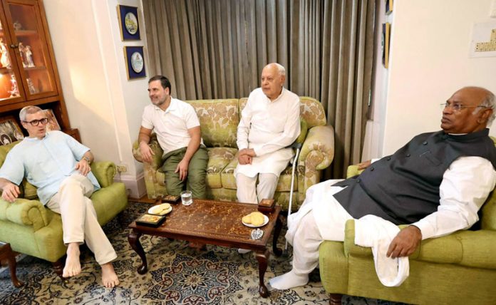 LoP Rahul Gandhi, Congress president Mallikarjun Kharge, NC chief Dr Farooq Abdullah and vice president Omar Abdullah during a meeting at Farooq’s residence at Gupkar Road in Srinagar on Thursday. — Excelsior/Shakeel