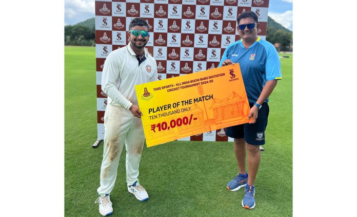 Shubham Khajuria receiving a cheque of Rs 10000 for man of the match award.