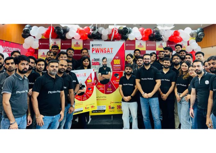 Students and others during the launch of scholarship fund of Rs. 250 crore by Physics Wallah.