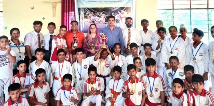 Karate Athletes posing along with dignitaries.