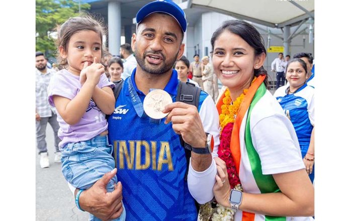 Indian Hockey Captain Manpreet Singh on arrival at Indira Gandhi International Airport, in New Delhi on Saturday. UNI