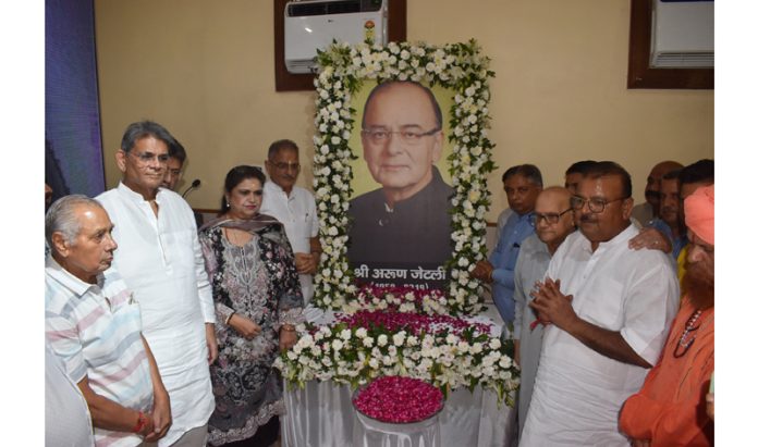 BJP leaders and prominent people paying tribute to former Union Minister, Arun Jaitley at Jammu on Saturday. — Excelsior/Rakesh