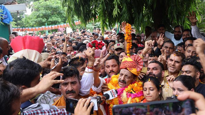 Huge crowd at the residence of Senior BJP leader Devender Singh Rana.