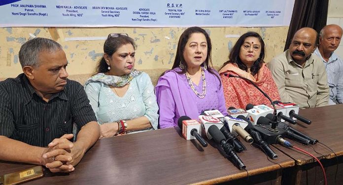 Film actress Priti Sapru and Nidhi Dogra Sharma (president of Dogra Samaj Trust, Mumbai), with NDS members addressing a press conference on Friday. -Excelsior/Rakesh