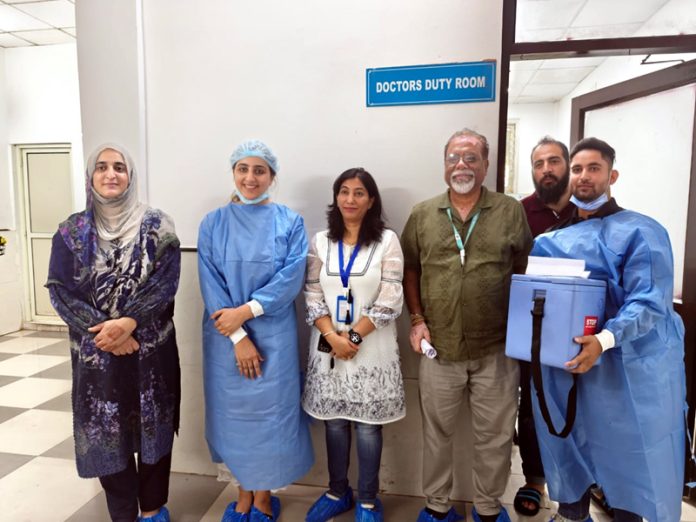 A team of doctors from GMC Jammu posing together after retrieving eyes of a donor in GMC Kathua.