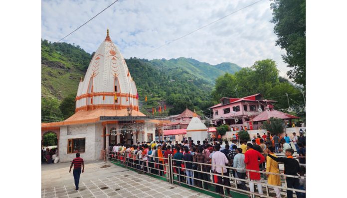 Huge rush of pilgrims at Shri Budha Amarnath Ji Shrine at Mandi in Poonch on Thursday. - Excelsior/Ramesh Bali