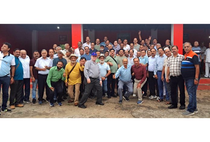 Members of Day Care Centre Roop Nagar, Jammu posing for a group photograph at Sudhmahadev.