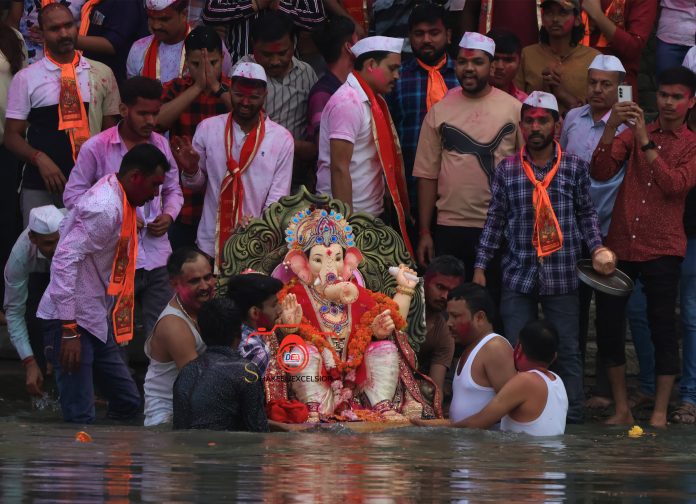 Ganapati Tableau Procession Taken Out First Time On Ganapati Visarjan In Srinagar