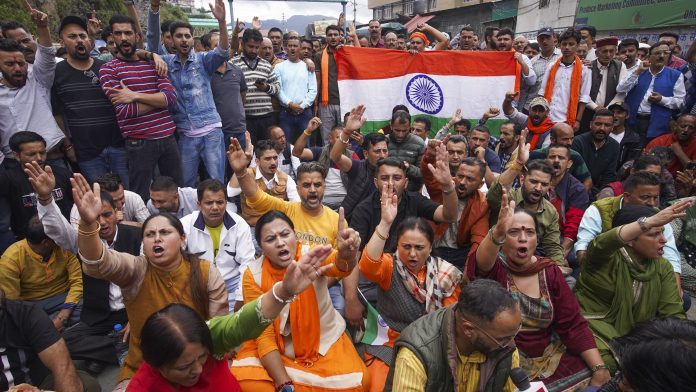 Shimla mosque dispute: Protestors break barricades, clash with police