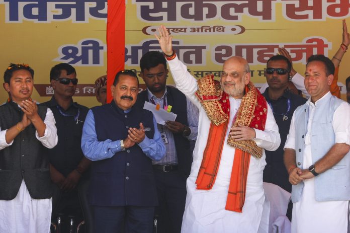 Clear Fight Between Gandhi-Abdullah Families And BJP: Amit Shah