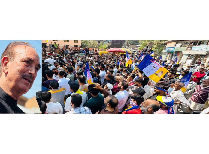 Former Chief Minister and DPAP chairman Ghulam Nabi Azad addressing public rally in Ganderbal.