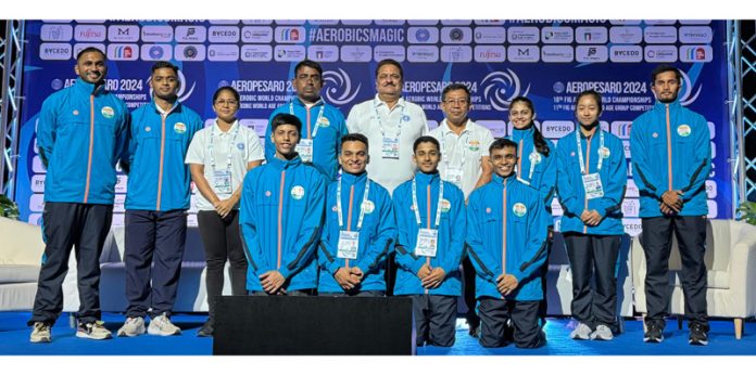 Members of the contingent of GFI led by Kiran Wattal posing for a photograph.