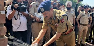 DGP R R Swain paying tribute to martyrs at Balidan Stambh on Monday. -Excelsior/Shakeel