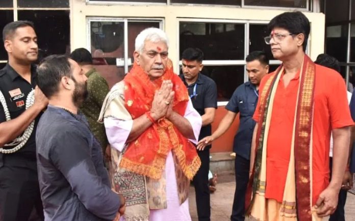 J&K | LG Manoj Sinha Visits Guwahati, Offers Prayers At Kamakhya Temple