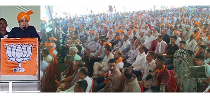 Union Minister of Road Transport and Highways Nitin Gadkari addressing an election rally in Mahanpur, Kathua on Tuesday. -Excelsior/Pardeep