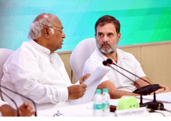 LOP in Lok Sabha Rahul Gandhi in conversation with party president Mallikarjun Kharge at a meeting with party secretaries and joint secretaries in New Delhi on Tuesday. (UNI)