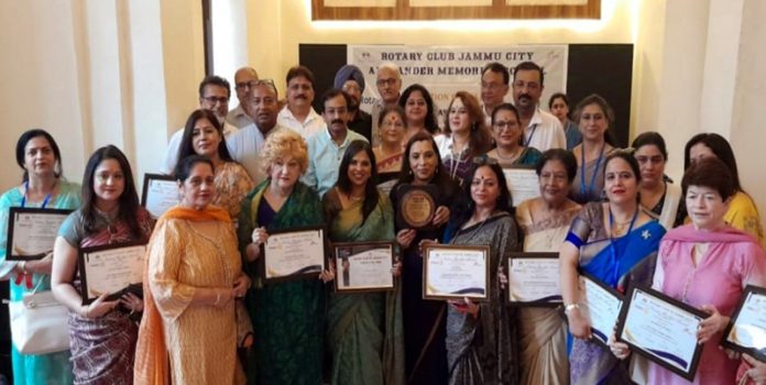 Several educators from different Educational Institutions posing with awards.