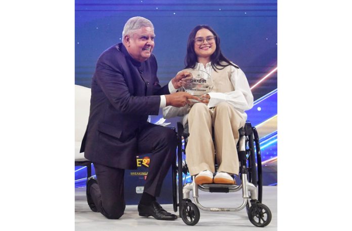 Vice President Jagdeep Dhankhar felicitates paralympian Avani Lekhara in New Delhi. (UNI)