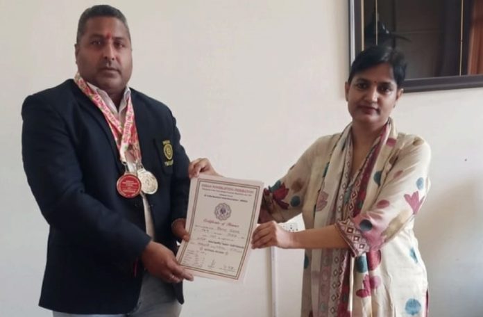 Rakesh Kumar posing along with Anuradha Gupta, Controller of Legal Metrology Department, J&K Government.