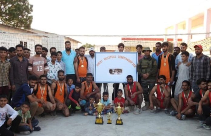 Winning team posing along with dignitaries at Poonch.