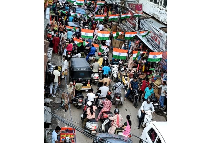 Traffic congestion in Gole Market Udhampur on Tuesday. -Excelsior/K Kumar