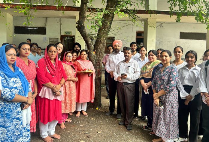 Principal and staff of SPMR College of Commerce during ‘Prakriti Vandan’