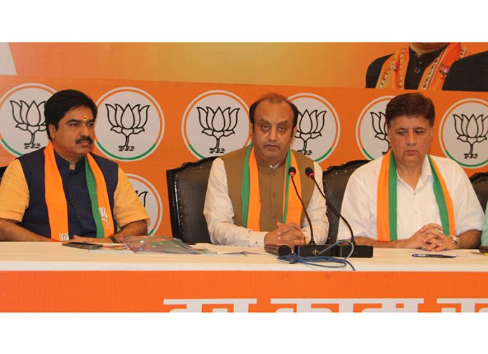 BJP national spokesperson and MP (RS), Sudhanshu Trivedi and party chief spokesperson, Sunil Sethi at a press conference in Jammu on Thursday. - Excelsior/Rakesh