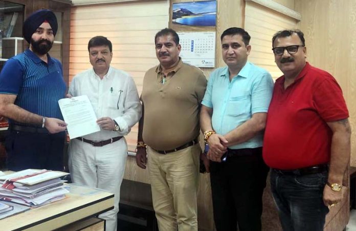 JCCI delegation submitting memorandum to Labour Commissioner, J&K on Friday.