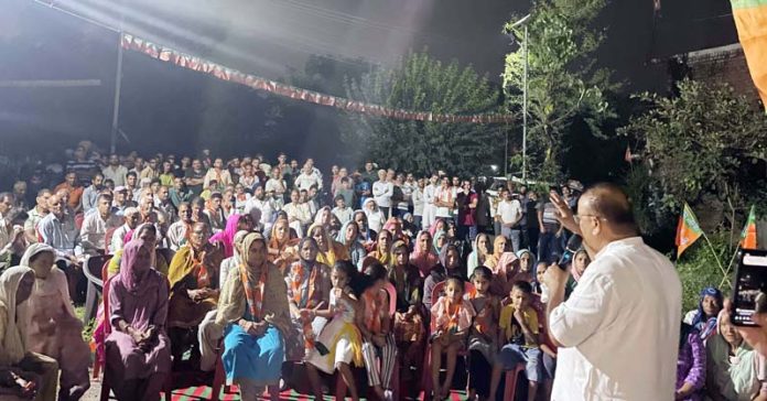 Senior BJP leader Chander Parkash Ganga addressing a public rally in Vijaypur on Monday.